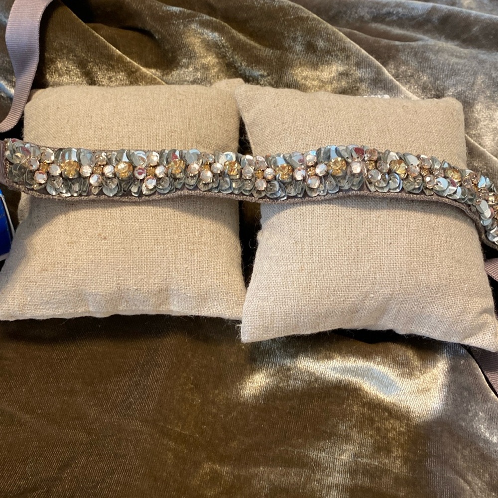 Oh my so pretty! Wear as a headband or a choker. So many sparkles!